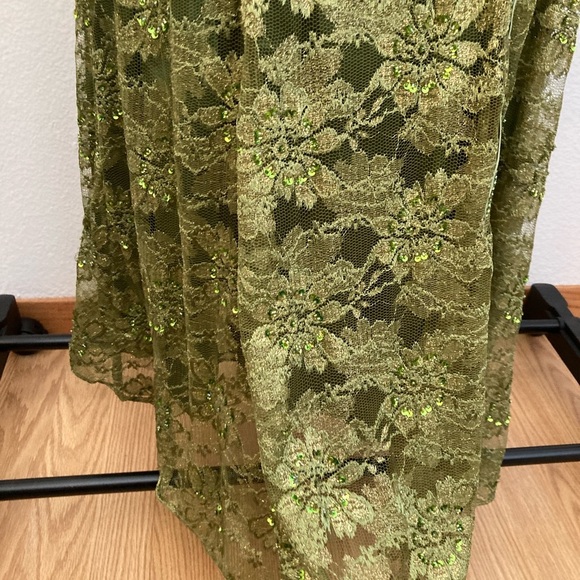 Lace Green Medium Especial Ocassion Gown Size Medium - Picture 8 of 12